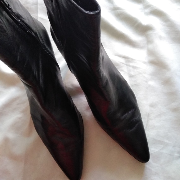 Stuart weitzman black booties , size 8.5 - Picture 8 of 8